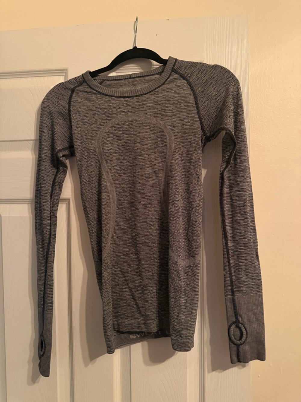 lululemon athletica Women’s Long Sleeve Swiftly Seamless Top - Gray
